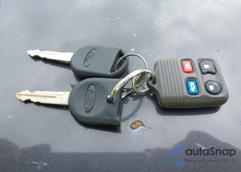 2005 Ford Crown Victoria Lx/Lx Sport z USA, uszkodzony, nr VIN 2FAHP74W95X113062